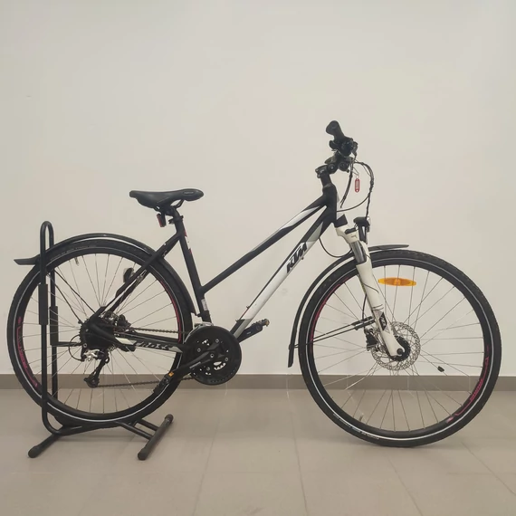 KTM Avenza Cross Street
