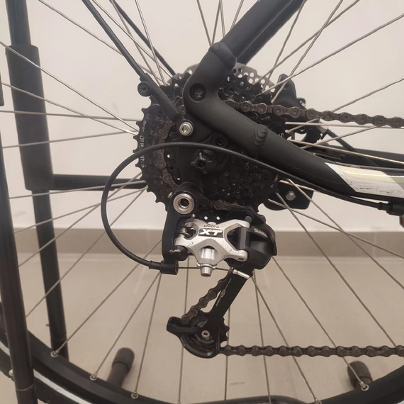 KTM Avenza Cross Street