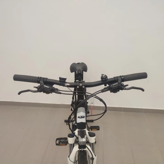 KTM Avenza Cross Street