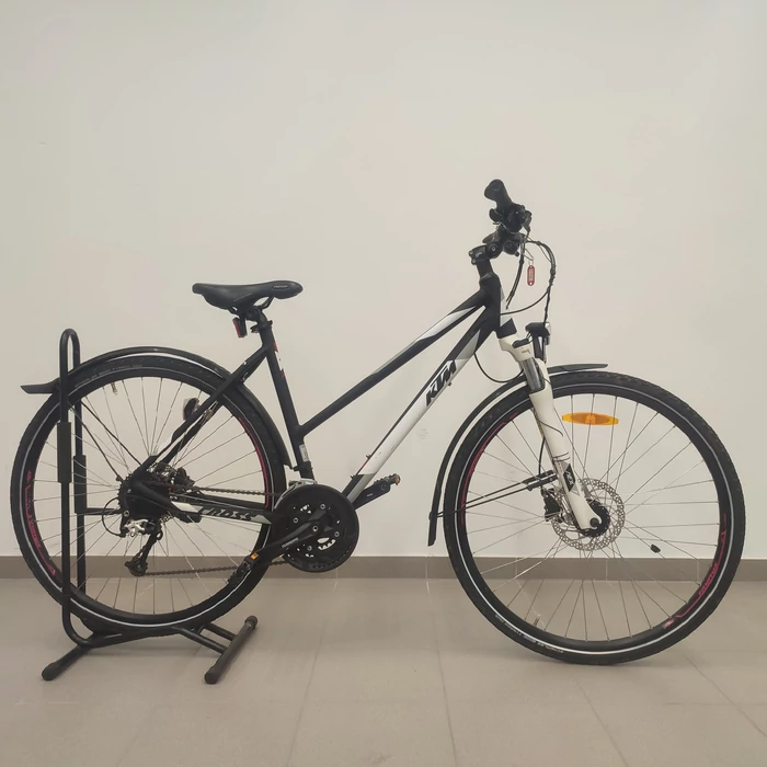 KTM Avenza Cross Street